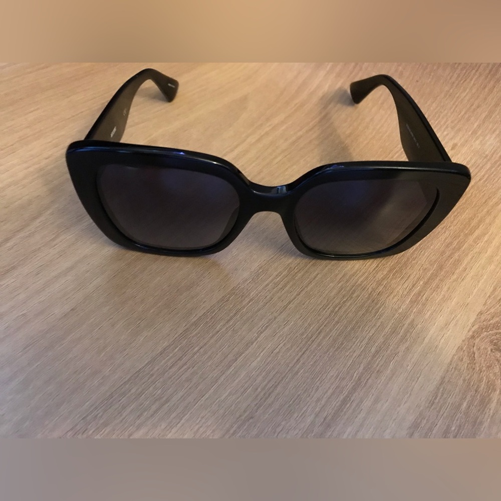 Moschino NWOT square sunglasses - Picture 3 of 7